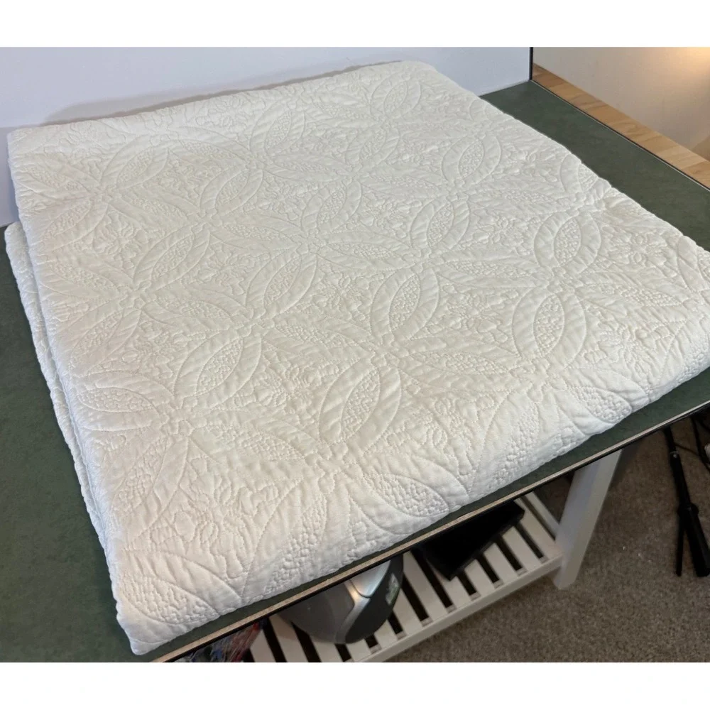 Vintage Queen Classics by Eileen West Cream Matelasse Quilt Coverlet Bedspread